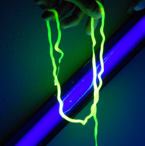 Atomic Glow in the Dark Insta-Worms from Steve Spangler Science