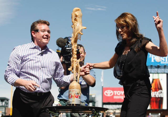 Steve Spangler with Kathy Sabine - Mentos & Diet Coke Geyser