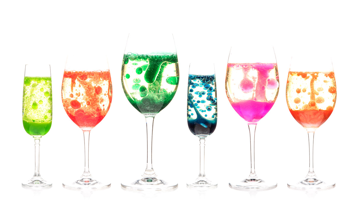 Wine glasses with bubbling blob experiment in different colors